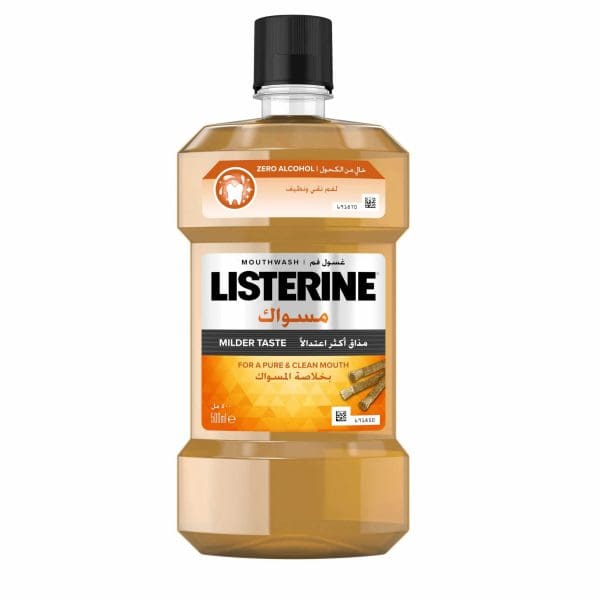 غسول ليسترين Listerine بخلاصة المسواك.